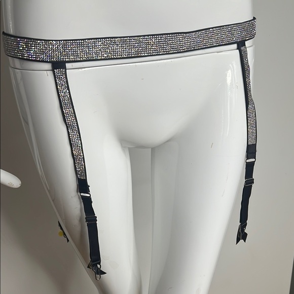 Victoria Secret Sz M/L Crystal Embossed Black Adjustable Garter Belt - New Tags - Picture 2 of 6